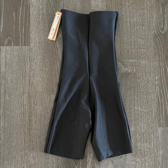 SKIMS Body High Waisted Mid Thigh Short in Onyx Size XS - Picture 8 of 8